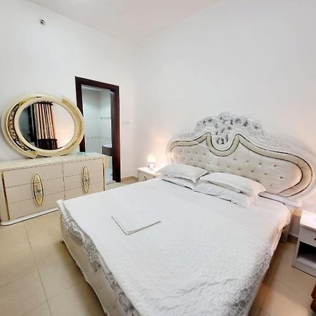 Cheap Holiday Home Аджман Екстер'єр фото
