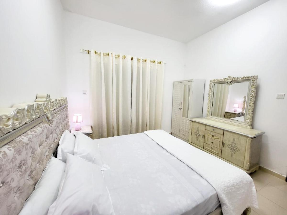 Cheap Holiday Home Аджман Екстер'єр фото