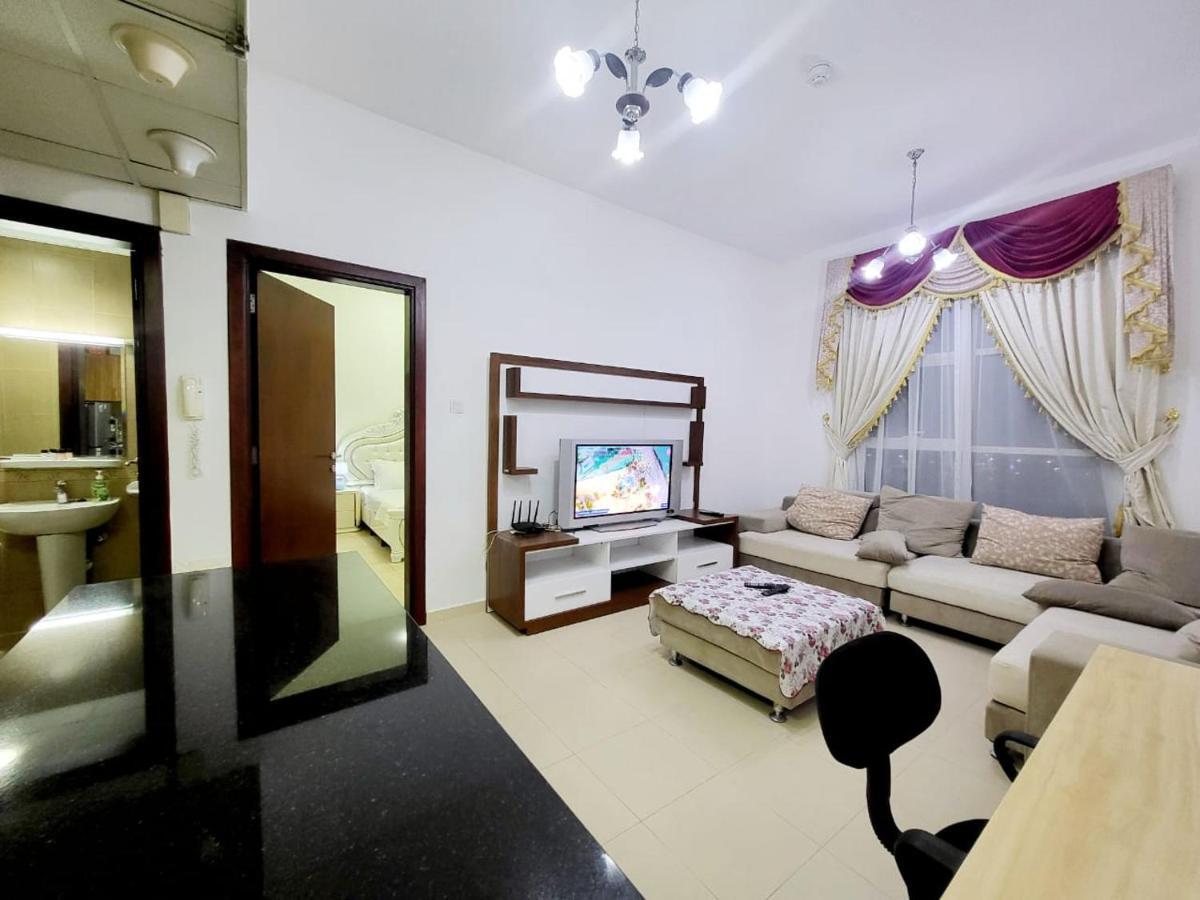 Cheap Holiday Home Аджман Екстер'єр фото