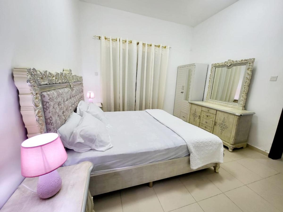 Cheap Holiday Home Аджман Екстер'єр фото
