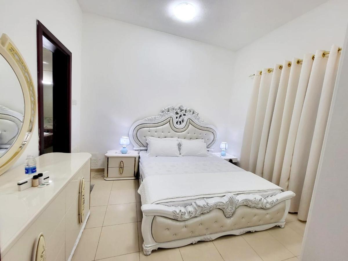 Cheap Holiday Home Аджман Екстер'єр фото