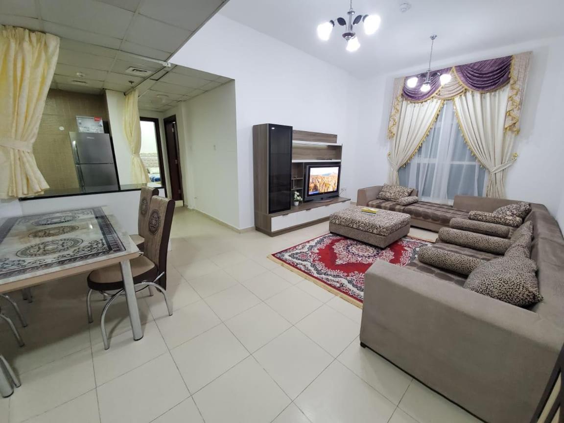 Cheap Holiday Home Аджман Екстер'єр фото