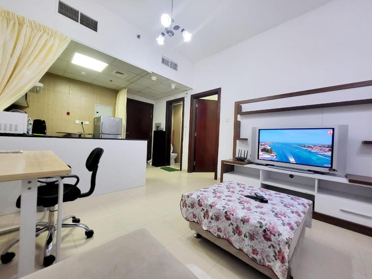 Cheap Holiday Home Аджман Екстер'єр фото