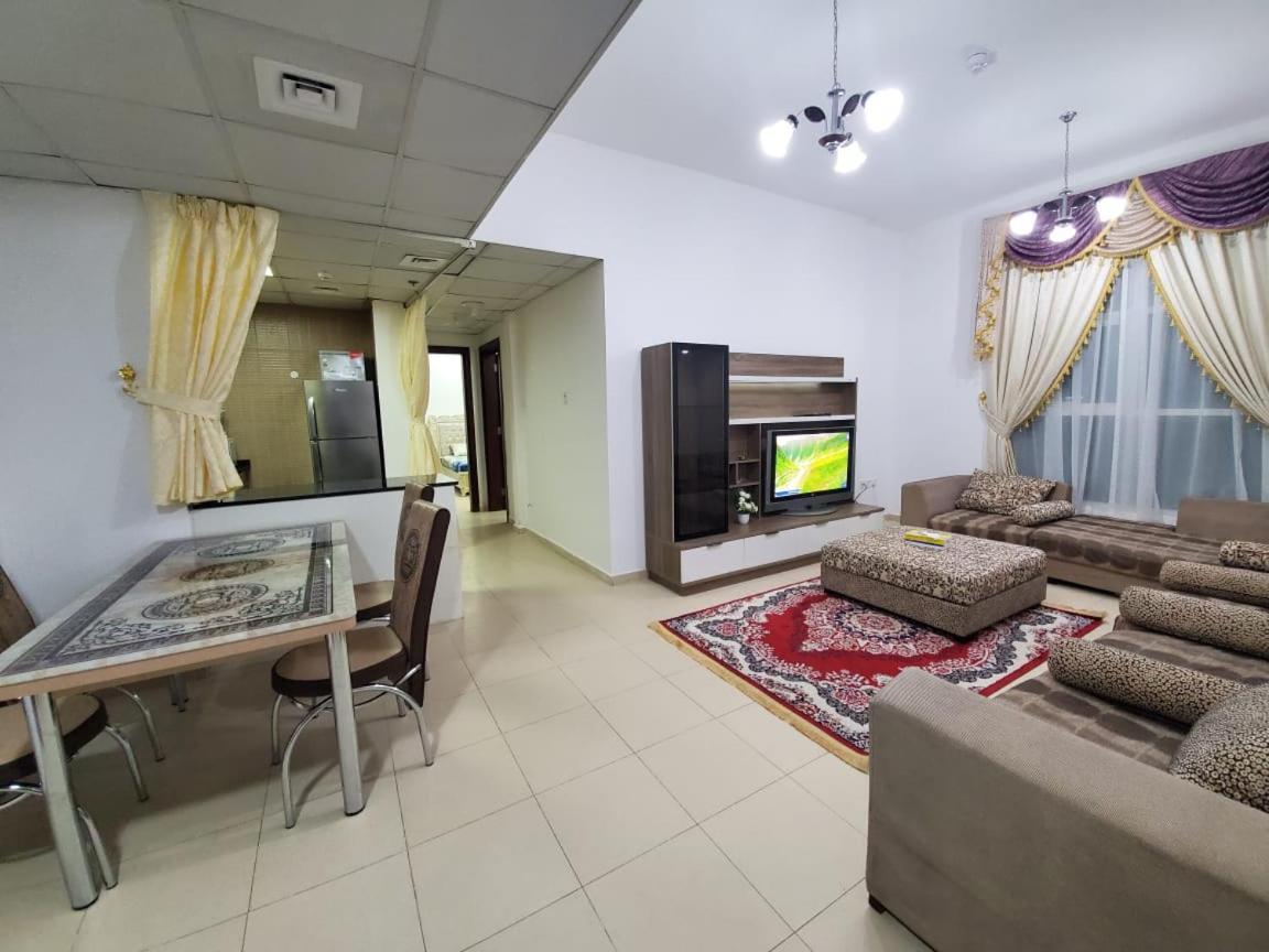 Cheap Holiday Home Аджман Екстер'єр фото