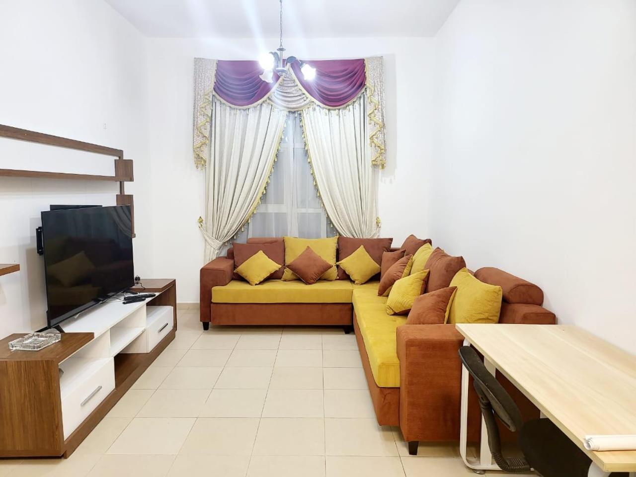Cheap Holiday Home Аджман Номер фото